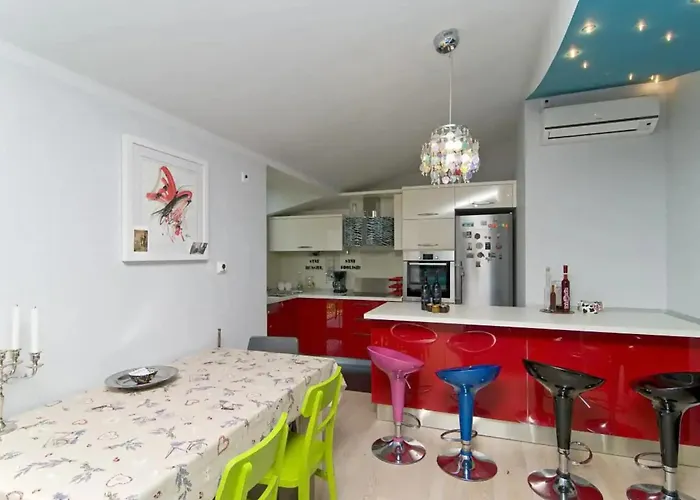 Three Bedroom With Private Pool Tugare