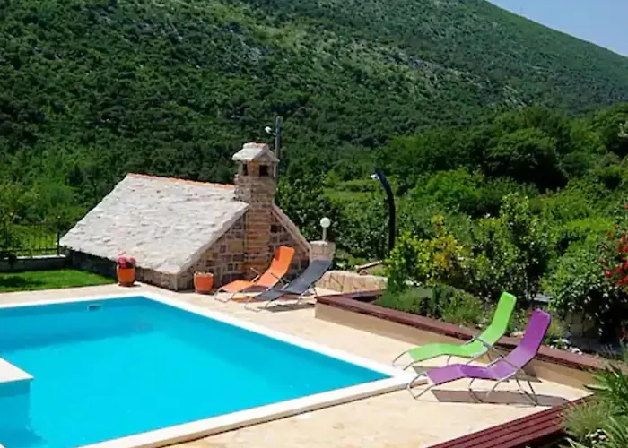 Villa Three Bedroom With Private Pool Tugare