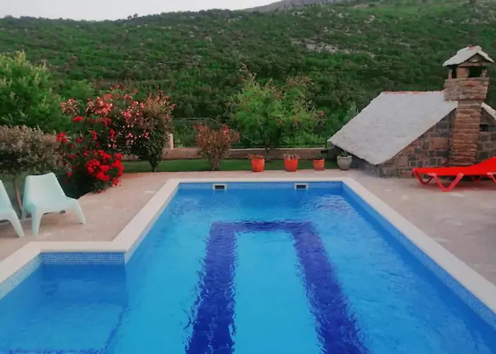 Three Bedroom With Private Pool Villa *