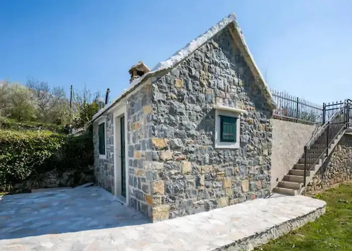 Three Bedroom With Private Pool Villa Tugare