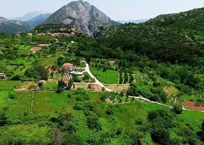 Three Bedroom With Private Pool וילה Tugare